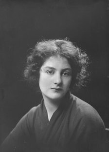 Miss Hortense Alden, portrait photograph, 1919 Feb. Creator: Arnold Genthe.