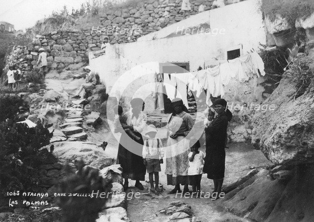 Cave dwellers, Atalaya, Las Palmas, Gran Canaria, Canary Islands, Spain, c1920s-c1930s(?). Artist: Unknown