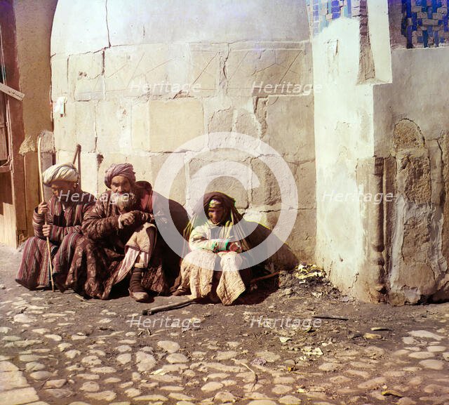 Beggars, Samarkand, between 1905 and 1915. Creator: Sergey Mikhaylovich Prokudin-Gorsky.