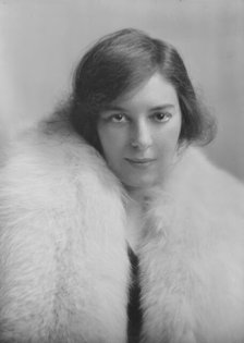 Boshko, Victoria, Miss, portrait photograph, 1917 Feb. 23. Creator: Arnold Genthe.