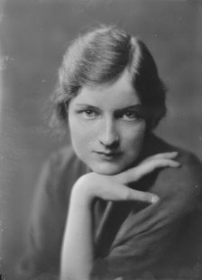 Wood, Peggy, Miss, portrait photograph, 1917 Aug. 27. Creator: Arnold Genthe.