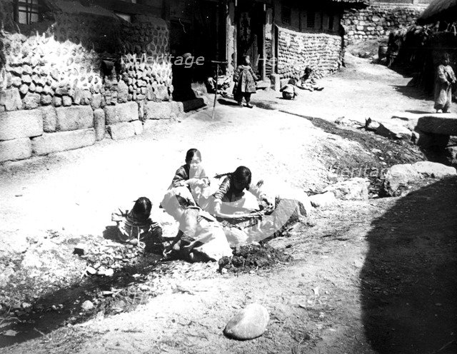 Korean children in the street, Nam San, Korea, 1900. Artist: Unknown