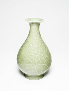 Pear-Shaped Vase with Floral Scrolls, Qing dynasty, Qianlong reign mark (1736-1795), 18th/19th cent. Creator: Unknown.