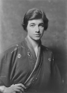 Miss Margaret Shaw, portrait photograph, 1918 June 19. Creator: Arnold Genthe.
