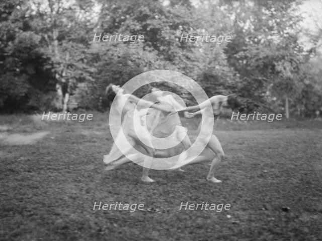 Florence Noyes dancers, between 1915 and 1918. Creator: Arnold Genthe.