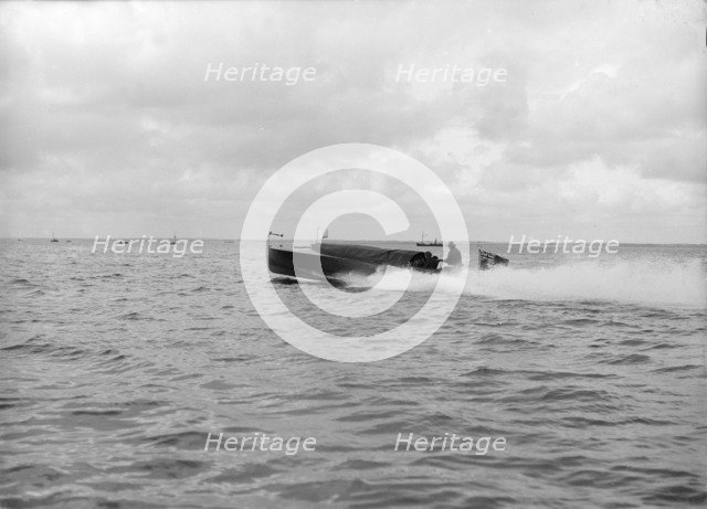 The hydroplane 'Izme', 1913. Creator: Kirk & Sons of Cowes.