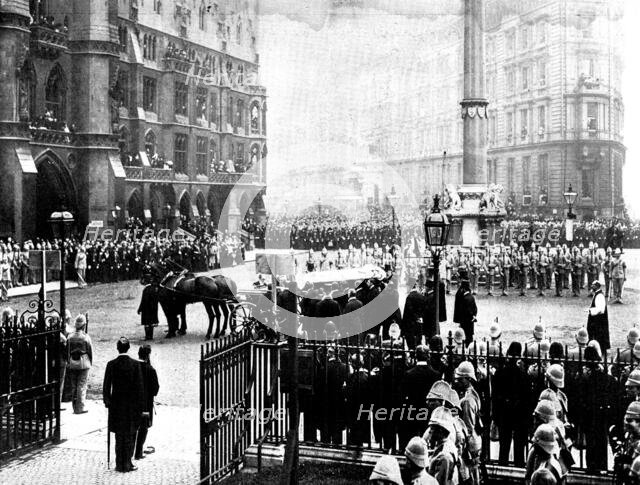 The Funeral of Mr. Gladstone: removing the body from the funeral car...at the Abbey, 1898. Creator: SB Bolas & Co.