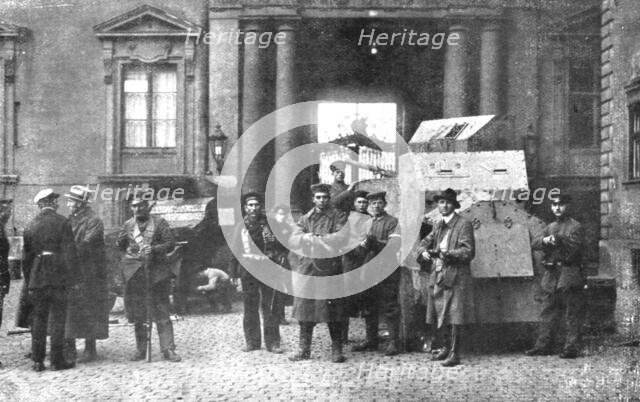 ''L'Allemagne Revolutionnaire; Le 9 novembre 1918; une section d'automobiles blindees des..., 1918. Creator: Unknown.