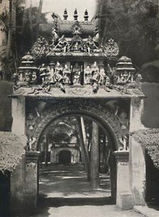 'Eingang zu einem Hindutempel, Ceylon', 1926. Artist: Unknown.
