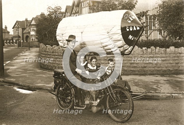 Family in a coal gas powered motorcycle, Nottingham, Nottinghamshire, 1916. Artist: Unknown
