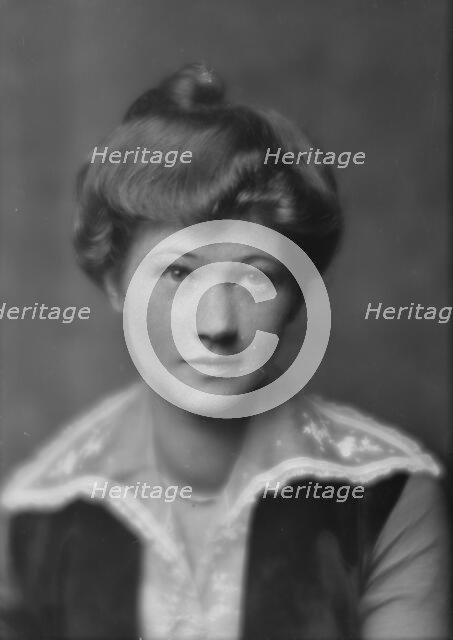 Johnson, H.A., Miss, portrait photograph, 1914 Dec. 15. Creator: Arnold Genthe.