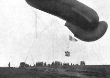 'La "Saucisse"; Le gouvernail a pris forme : le ballon s'eleve', 1916. Creator: Unknown.