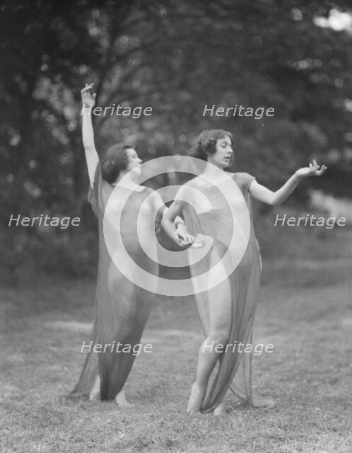 Desha and Leah, 1921 July 30. Creator: Arnold Genthe.