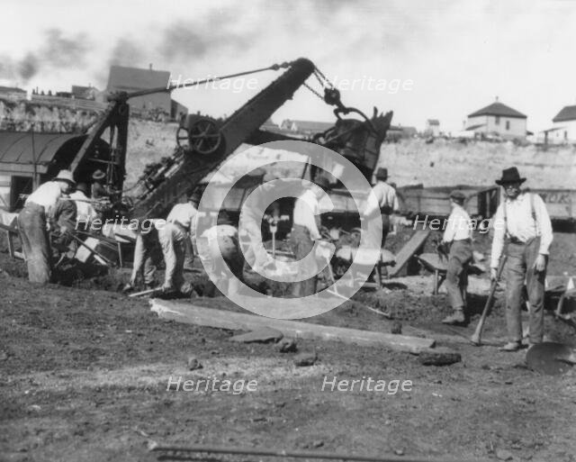 Miners at work on the Mesabi Range in northeast Minnesota, 1903. Creator: Frances Benjamin Johnston.