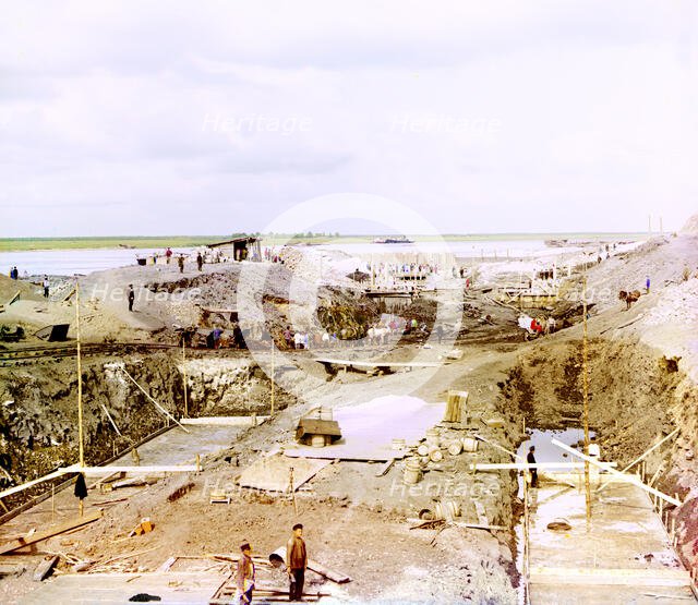 Construction of the lock, Kuzminskoe, 1912. Creator: Sergey Mikhaylovich Prokudin-Gorsky.