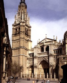 Cathedral of Santa Maria de Toledo, view of the tower and the door of forgiveness.