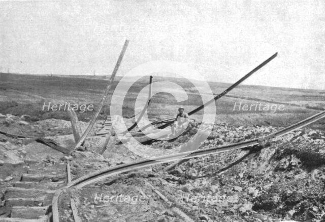 'Devant Verdun; Entre Fleury et Thiaumont, sur la voie du chemin de fer d'interet local qui..., 1916 Creator: Unknown.