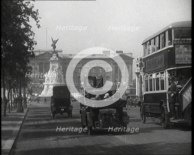 Cars And Buses Travelling Towards Buckingham Palace, 1927. Creator: British Pathe Ltd.