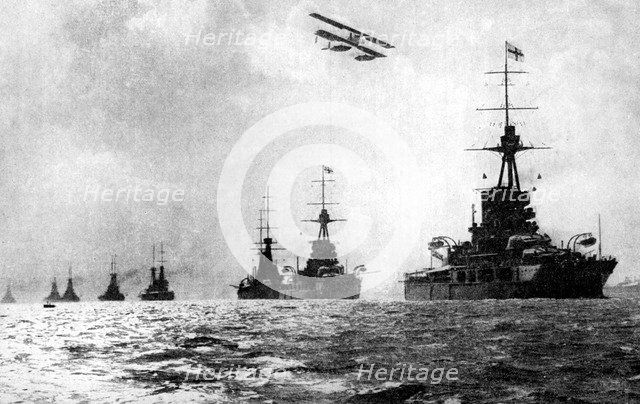 Dreadnoughts and hydroplane, British Grand Fleet, North Sea, First World War, 1914. Artist: Unknown
