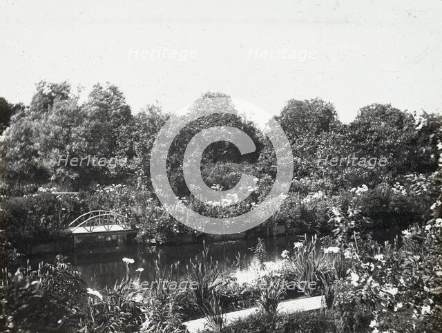 "Grey-Croft," Stephen Swete Cummins house, Huntting Lane, East Hampton, New York, 1913. Creator: Frances Benjamin Johnston.