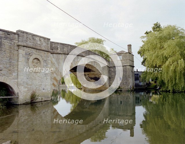 Ha'penny Bridge, Lechlade, Gloucestershire, 2000. Artist: P Williams