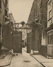 'Entrance to Quiet Amen Court in Warwick Lane', c1935. Creator: SO Gorse.