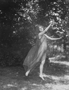 Hornbeck, Solveig, Miss, 1921 July 22. Creator: Arnold Genthe.