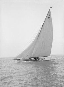The 8 Metre 'Ierne' (H17) sailing close-hauled, 1914. Creator: Kirk & Sons of Cowes.