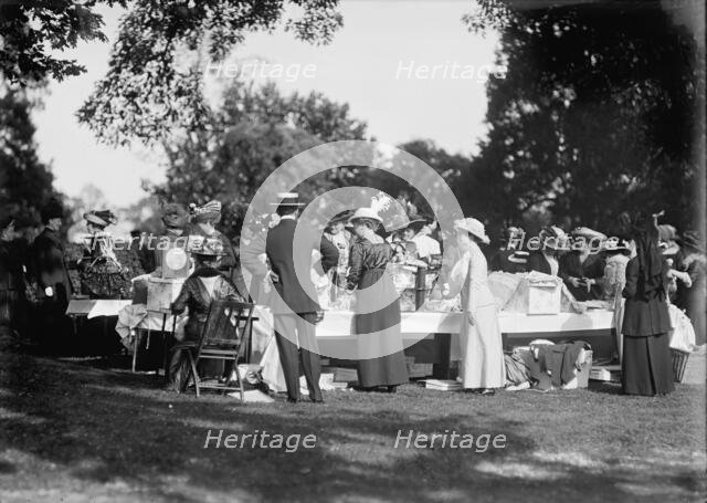 Friendship Charity Fete, 1913. Creator: Harris & Ewing.