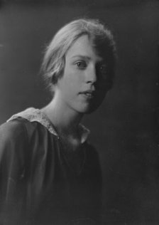 Claflin, M.S., Miss, portrait photograph, 1917 Aug. 8. Creator: Arnold Genthe.