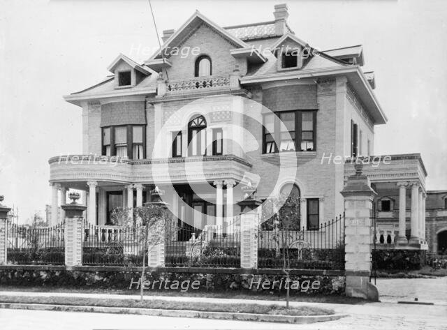 House, Mexico (?), 1913. Creator: Harris & Ewing.