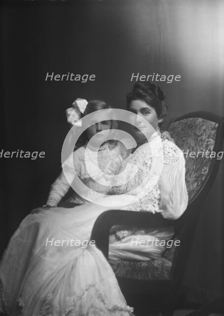 Coxhead girl and mother, portrait photograph, 1906 Dec. 2. Creator: Arnold Genthe.