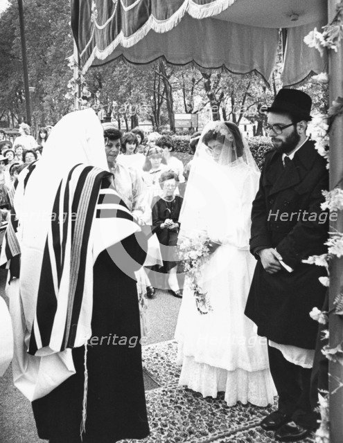 Open-air wedding, Dollis Hill Synagogue, London, 2 September 1984. Artist: Unknown