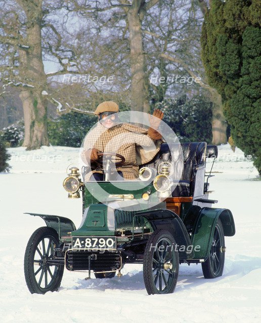 1904 De Dion Bouton Q type. Artist: Unknown.
