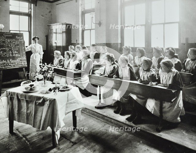 Cookery class, Gopsall Street School, Shoreditch, London, 1908. Artist: Unknown.