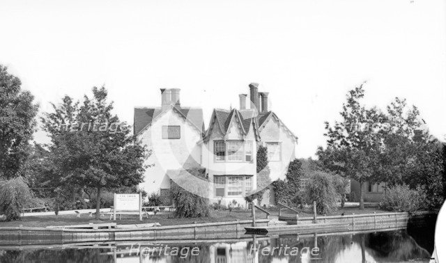 The Swan Inn, Littlemore, Oxfordshire standing on Rose Isle in the River Thames, c1860-c1922. Artist: Henry Taunt