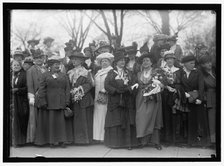 Daughters of 1812, between 1910 and 1917. Creator: Harris & Ewing.