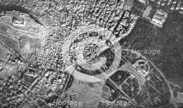 'Athenes vue en avion; L'Acropole. Le Zappeion et le Palais de Roi', 1916. Creator: Unknown.