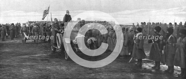 'Apres Erzeroum et avant Trebizonde : le Grand-Duc Nicolas passe en revue ses soldats..., 1916. Creator: Unknown.