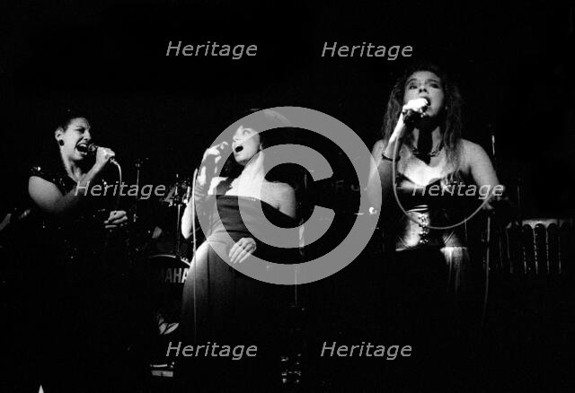 Kim Nazarian, Caprice Fox and Sara Kreiger, New York Voices, Ronnie Scott’s, Soho, London, 9.89. Creator: Brian O'Connor.