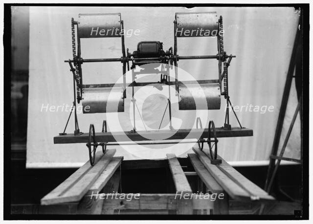 Unidentified Machine Model, between 1914 and 1918. Creator: Harris & Ewing.