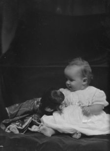 Miller, Harry Irving, Mrs., baby of, portrait photograph, 1913 or 1914. Creator: Arnold Genthe.