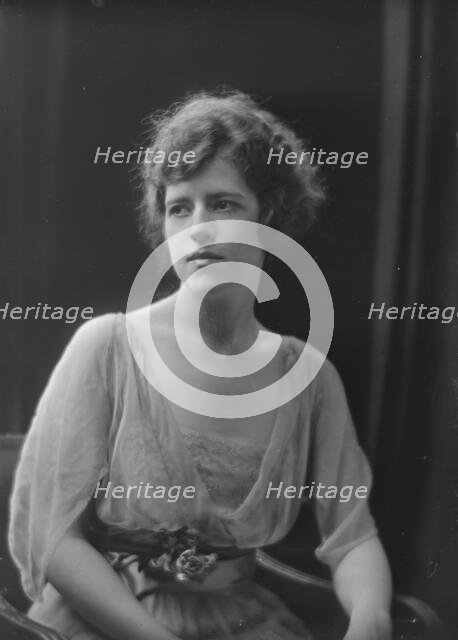 Miss M.B. Tomlinson, portrait photograph, 1919 June 16. Creator: Arnold Genthe.