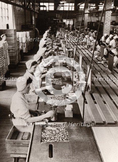 Packing Rowntree’s Smarties, 1953. Artist: Unknown