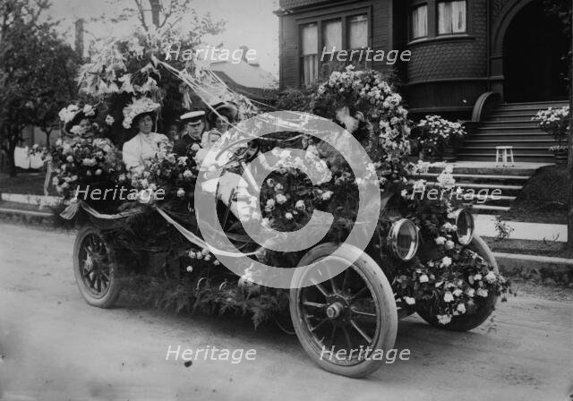Annual flower fete, Portland, Oregon, between c1910 and c1915. Creator: Bain News Service.