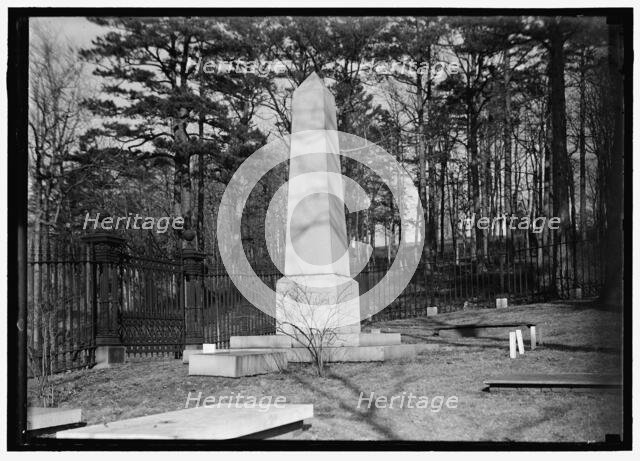 Monticello - Thomas Jefferson's grave, between 1914 and 1918. Creator: Harris & Ewing.