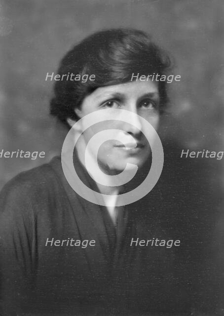 Miss Holly Blake, portrait photograph, 1918 July 9. Creator: Arnold Genthe.