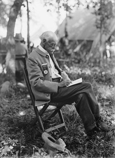 Gettysburg Reunion: G.A.R. & U.C.V. - Veterans of The G.A.R. And of The Confederacy..., 1913. Creator: Harris & Ewing.