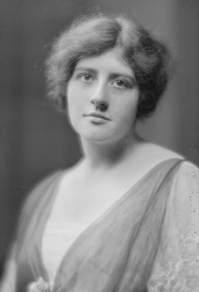 Eitig, Mrs., portrait photograph, 1915 Oct. 23. Creator: Arnold Genthe.