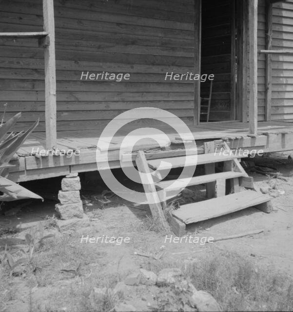 Home of a Greene County, Georgia, fieldhand, 1937. Creator: Dorothea Lange.